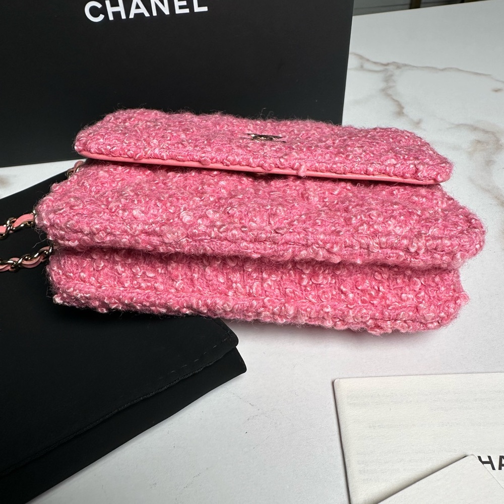 SOLD ❌❌❌❌Chanel Pink Tweed Waist Bag - Picture 6 of 10